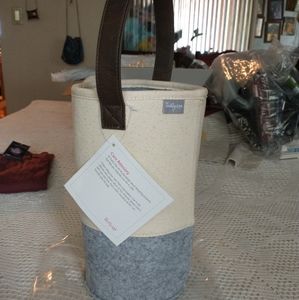 NWT Thirty-one felt wine/gift bag